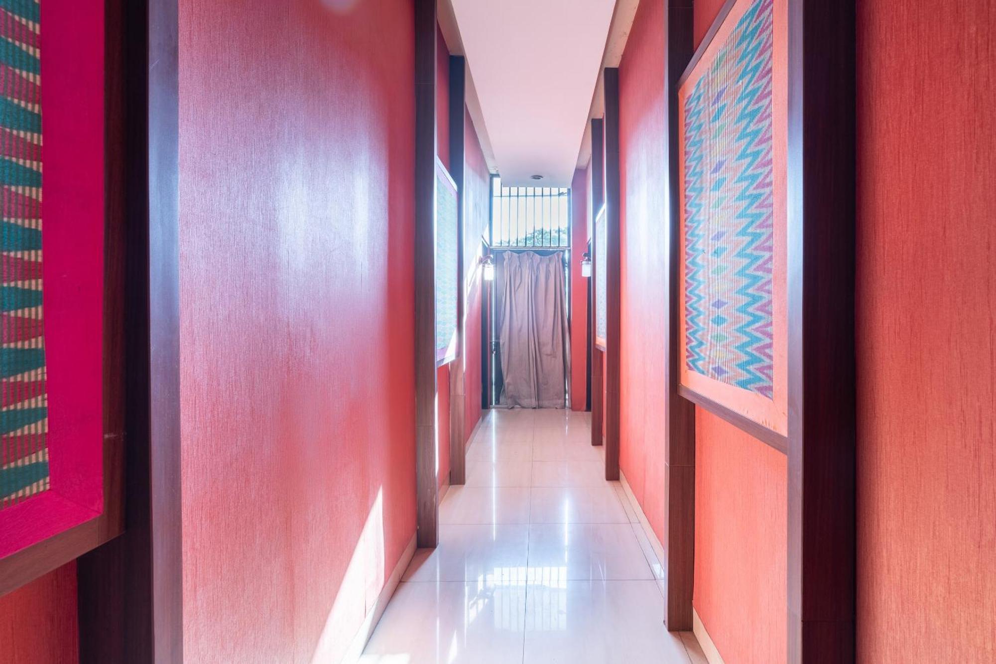Hotel Super Oyo Flagship 91863 Metro House Surabaya Exterior foto