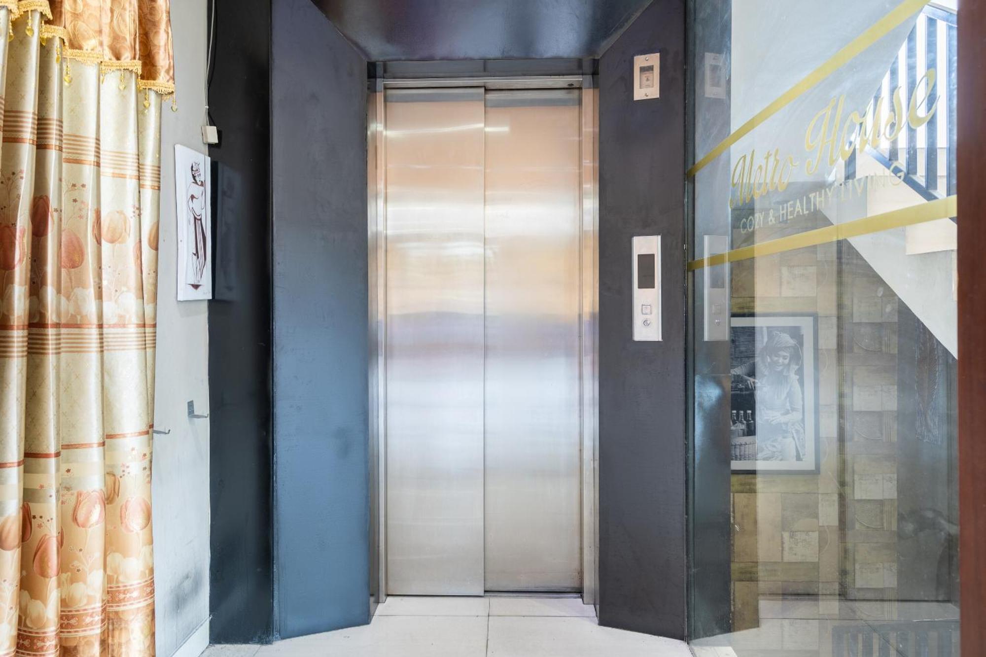 Hotel Super Oyo Flagship 91863 Metro House Surabaya Exterior foto